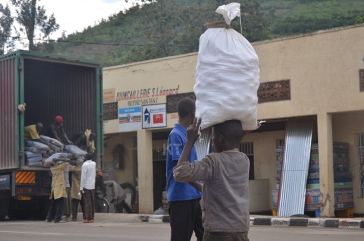 Bimwe mu ibyo abana birirwa bikorera.