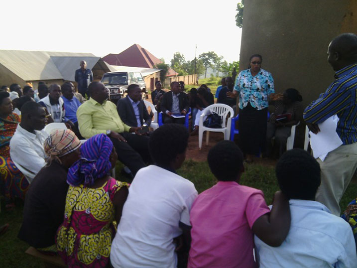Bishop Mukabadege asobanurira abakirisitu ko itorero rizubaka urundi rusengero.