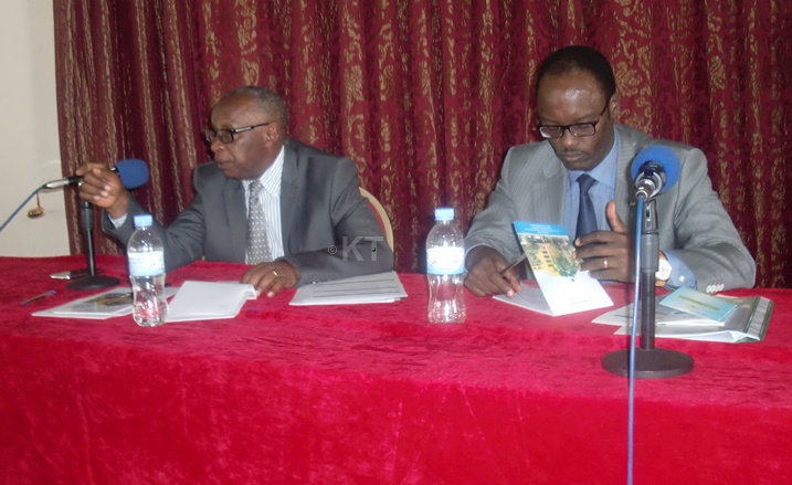 Bishop Rucyahana na Fidele Ndayisaba baganira n'abayobozi b'amadini n'amatorero.