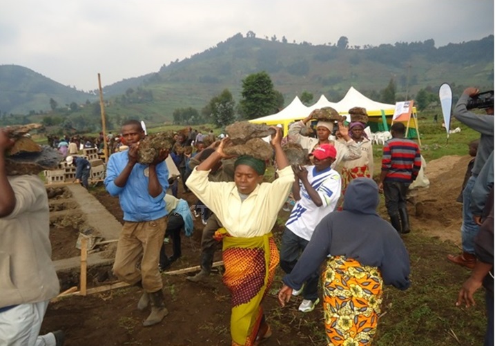 Bitewe n'akamaro k'umuganda abaturage bagejeje igihe cyo kuwitabira barasabwa kujya bawitabira.