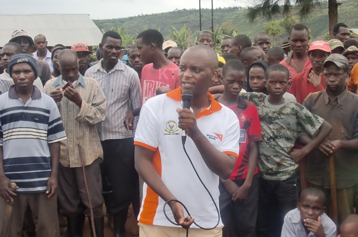Biziyaremye Jean de Dieu ushinzwe irangamimerere mu Murenge wa Rusororo yashimye umuganda wakozwe n'abana.