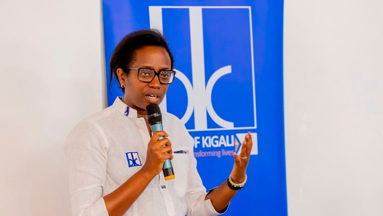 Umuyobozi Mukuru wa Banki ya Kigali, Dr. Diane Karusisi aganira n