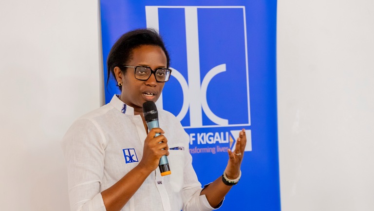 Umuyobozi Mukuru wa Banki ya Kigali, Dr. Diane Karusisi aganira n