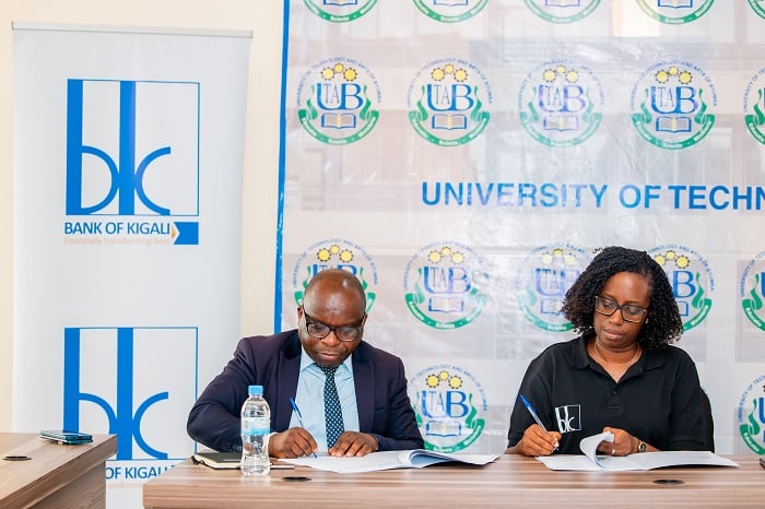 Amasezerano yashyizweho umukona na Dr. Diane Karusisi hamwe na Dr. Gilbert Munana uyobora UTAB