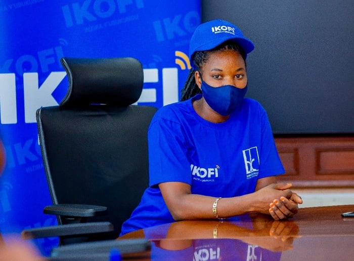 Nyirasafari Christine yahawe igihembo cy'uko akoresha IKOFI mu kwishyura inyongeramusaruro