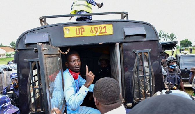 Bobi Wine umudepite utavuga rumwe na Leta yafunzwe bigumura benshi mu bice binyuranye by'igihugu