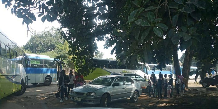 Ku mupaka munini, imodoka zagiye gutwara abambuka