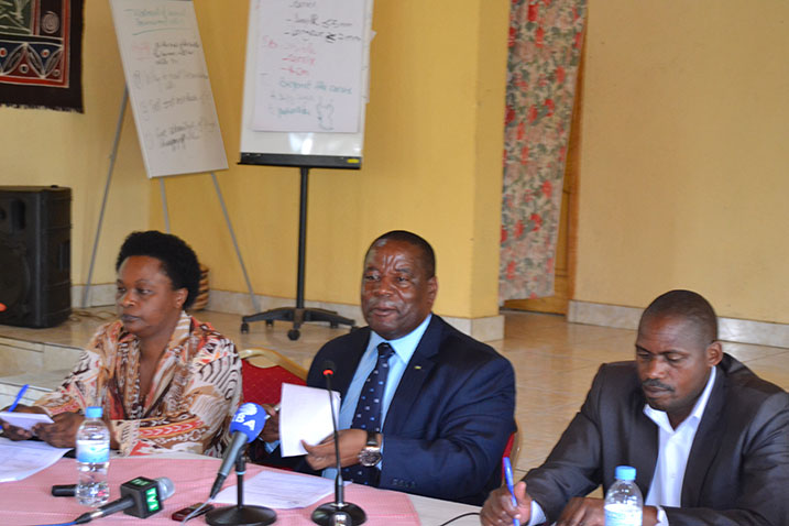 Guverineri Bosenibamwe avuga ko ku rwego rwe atakorana n'umutwe wa FDLR ndetse atanahura n'abamushinja.