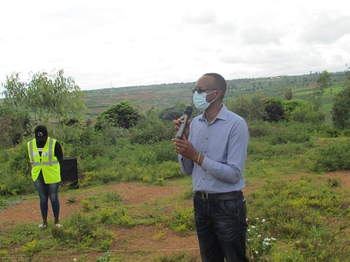 Umujyanama akaba n'Umuyobozi w'Akarere Mutabazi Richard yagaragaje akamaro k'ubufatanye mu kwesa imihigo harimo nk'uyu wo gutera ibiti, asobanura ko ibikorwa bigomba gushingira ku byifuzo by'abaturage