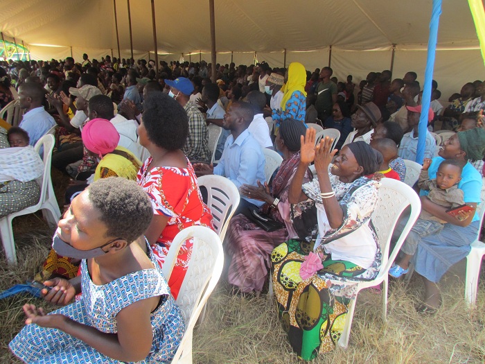 Abaturage bishimiye igikorwa bakoze cyo kwiyubakira ibiro by