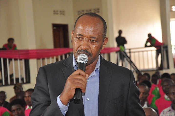 Buhinja Geoffrey wemeza ko abana baterwa inda kubera irari ry'amafaranga.