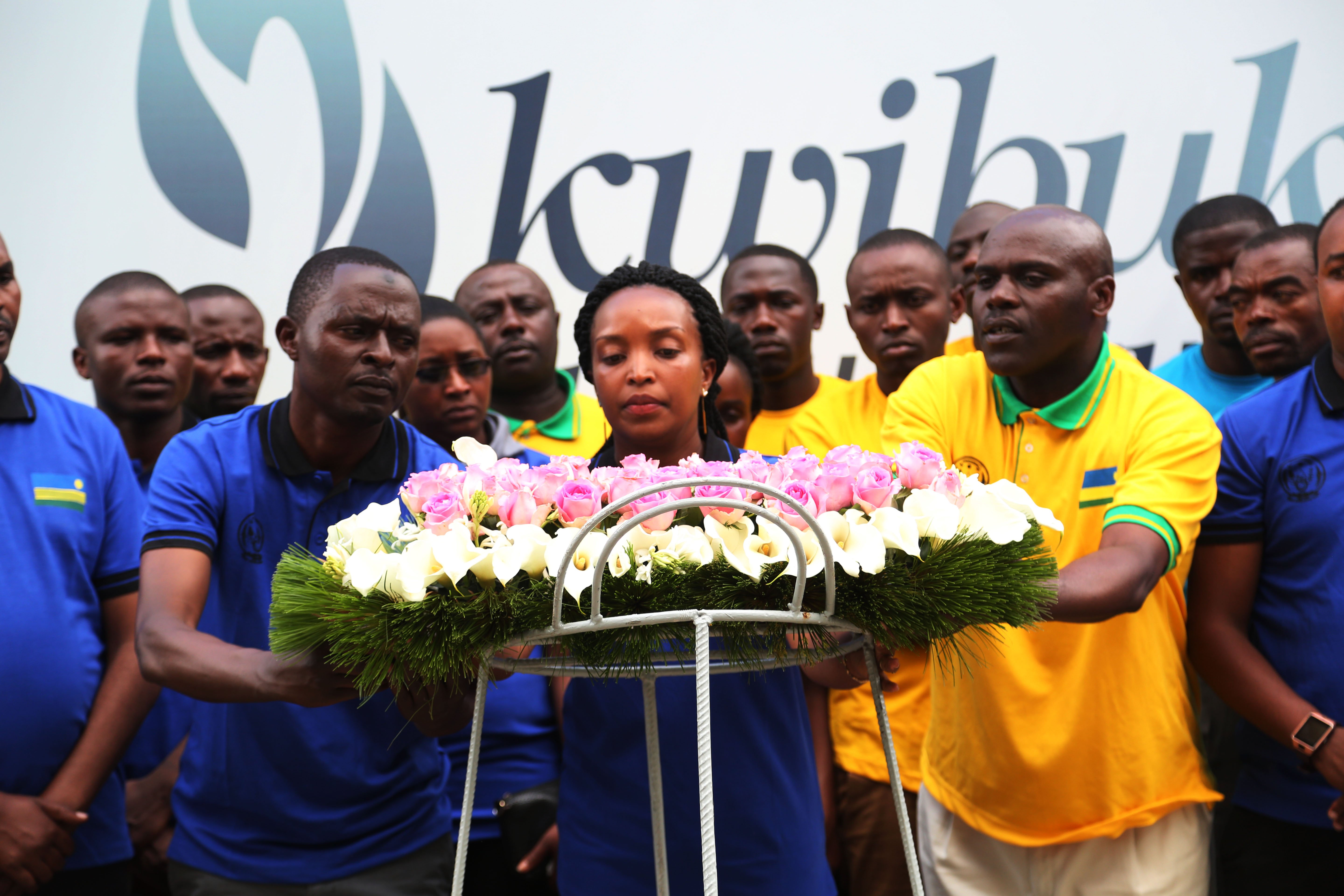 Bunamiye abashyinguye mu rwibutso rwa Jenoside yakorewe Abatutsi rwa Kigali biyemeza gukumira icyatuma Jenoside yongera kuba