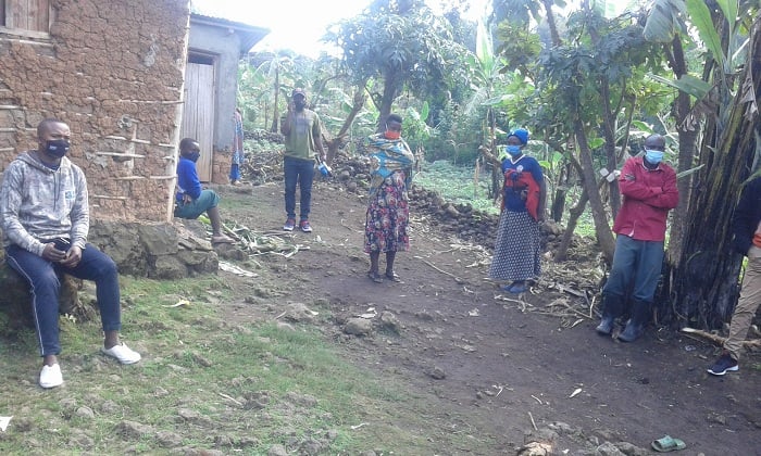 Abaturage bo mu mu mudugudu wa Nyagasozi mu kagari ka Gisiza mu murenge wa Gahunga bakomeje kurenga ku mabwiriza yo kwirinda Covid-19 bitwaza umuco bise Ubuteka