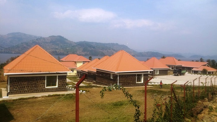 Iyi ni Hoteli y'Akarere ka Burera (Burera Beach Resort) iri kuri icyo kiyaga