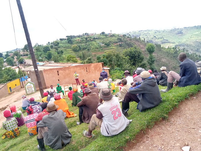 Ubuyobozi bw'akarere ka Burera bukomeje gahunda yo gusobanurira abaturage ububi bwa Covid-19