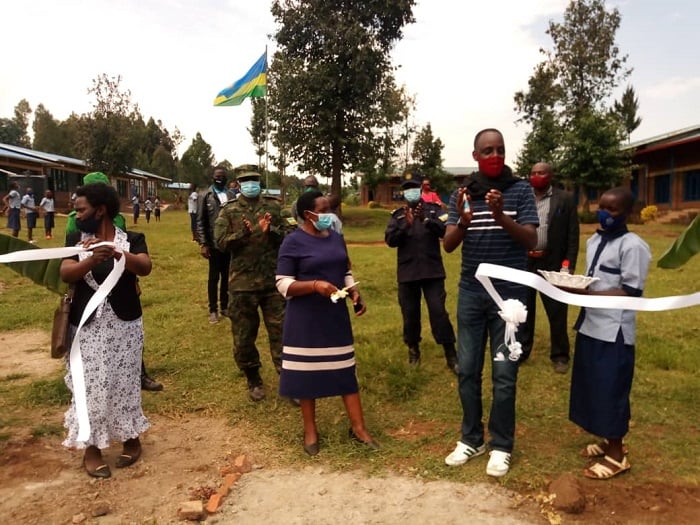 Umuyobozi w'Akarere ka Burera Uwanyirigira Marie Chantal ni we wayoboye umuhango wo gufungura ku mugaragaro ayo mashuri