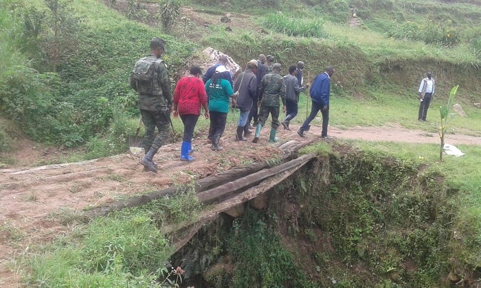 Bagerageza gutunganya ibiraro ariko mu gihe cy'imvura kwambuka birabagora