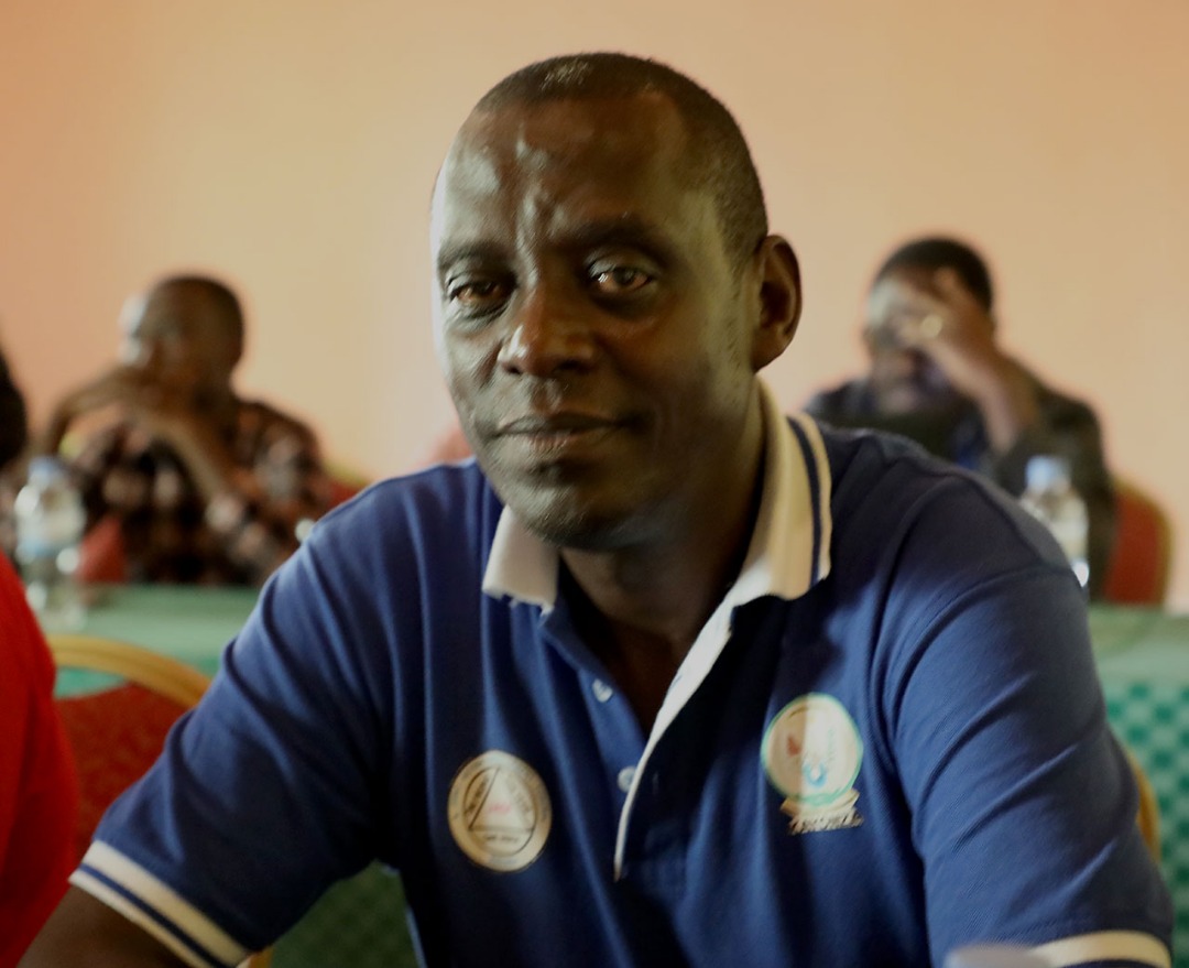 Butera Fidèle ushinzwe gukora insimburangingo muri Gahini rehabilitation Center avuga ko bakora ubwoko 320 bw'insimburangingo