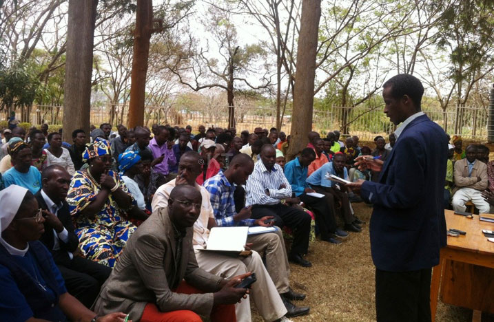 Butoto arasobanura bamwe mu baturage bo mu Bugesera uko inzibutso zizacungwa na UNESCO