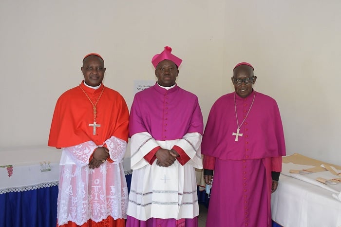Uhereye ibumoso, Antoine Cardinal Kambanda, Musenyeri Papias Musengamana na Musenyeri Nzakamwitata Serverien