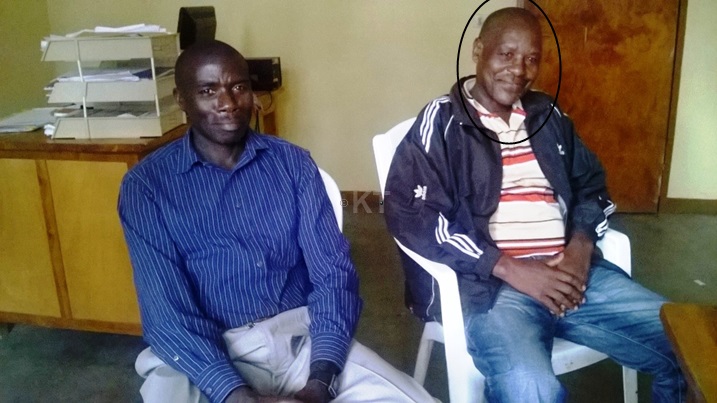 Capt Kayibanda (iburyo) ari kumwe na Maj Bagaragaza Jean felix batahanye mu Rwanda.