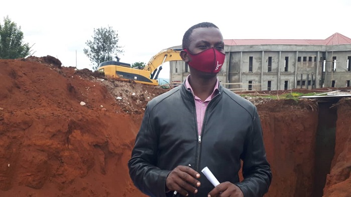 Sibomana Jean Nepomscene avuga ko gushyingura imibiri yajugunywe mu cyobo cya Kiziguro bizaruhura imitima y'abacitse ku icumu