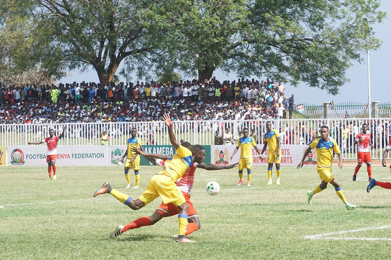 Umusifuzi yasifuye ko Kayumba Soter yahiritse umukinnyi wa Kenya mu rubuga rw'amahina, ahita atanga Penaliti