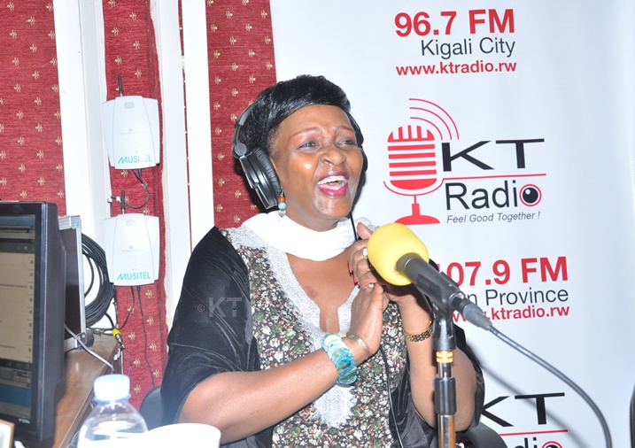 Umuhanzi Cecile Kayirebwa ubwo yataramiraga mu Nkera Nyarwanda kuri KT Radio mu mwaka ushize wa 2015. 