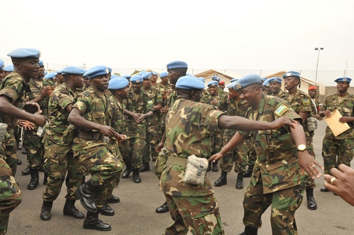 Ingabo z'u Rwanda zacinye akadiho zigeze i Rwanda.