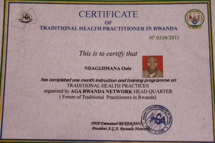 Certificate ni kimwe mu byo batishimiye gutangaho amafaranga. Uku niko iyo basanganywe imeze.