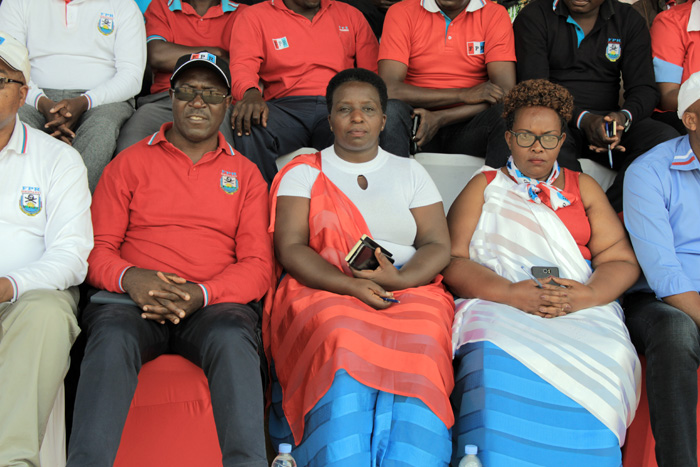 Chair Person Uwamaliya (hagati) n'abamwungirije muri Komite Nyobozi y'Umuryango ku rwego rw'Akarere ka Muhanga