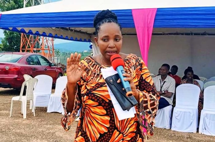 Christine Mukanibarebe ati Imana ihabwe icyubahiro yampaye abana b'impanga nyuma y'imyaka 10 ntabyara