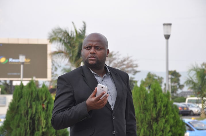 Claude, Perezida w'bafana ba Rayon Sport ategereje ikipe ya Panthere du Nde i Kanombe.