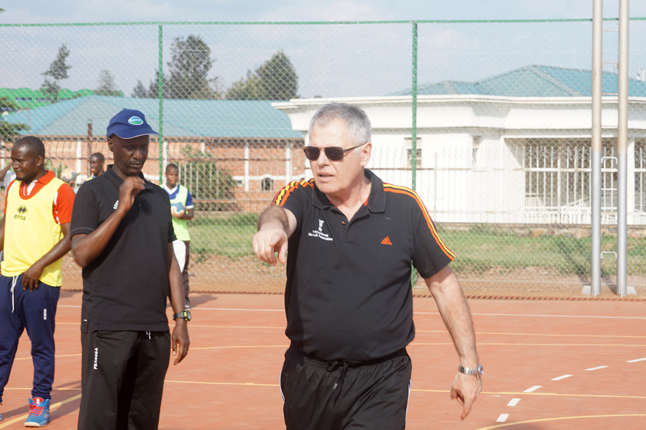 Yvon Laurans aha amabwiriza abatoza