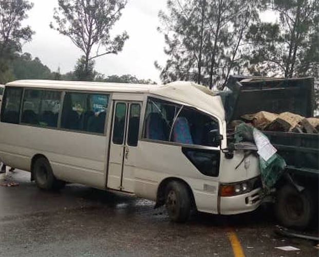 Ibeni y'amatafari yagonze Coaster ya Kivu Belt batandatu barakomereka