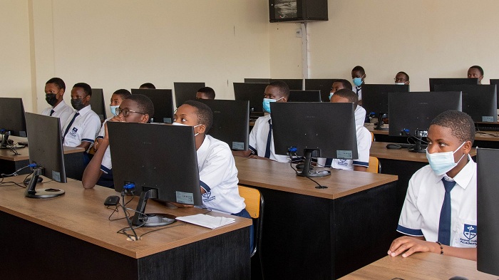 Ikiganiro kizibanda kuri Coding