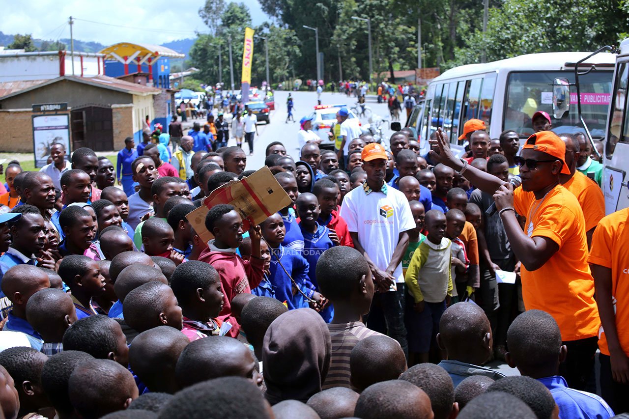 Bruce Melodie agenda asusurutsa abari mu nzira Tour du Rwanda inyuramo