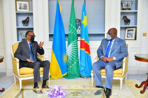 Perezida Paul Kagame na Perezida Felix Tshisekedi baganira