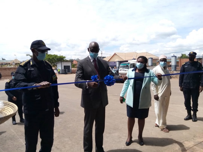 Minisitiri Busingye yafunguye ku mugaragaro ikigo gisuzuma ubuziranenge bw