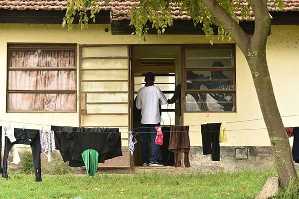 Iyi ni imwe mu nzu zicumbikirwamo abari mu kato i Nakuru muri Kenya (Ifoto:NATION MEDIA GROUP)