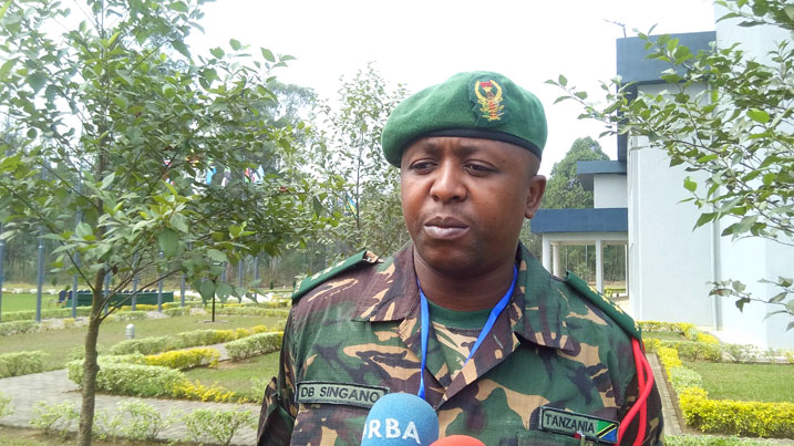 Cpt Singano avuga ko intambara yibasira cyane abagore n'abana kuburyo asanga ari ngombwa ko nk'umusirikare haricyo amenya kuburyo umusiviri yarindwamo
