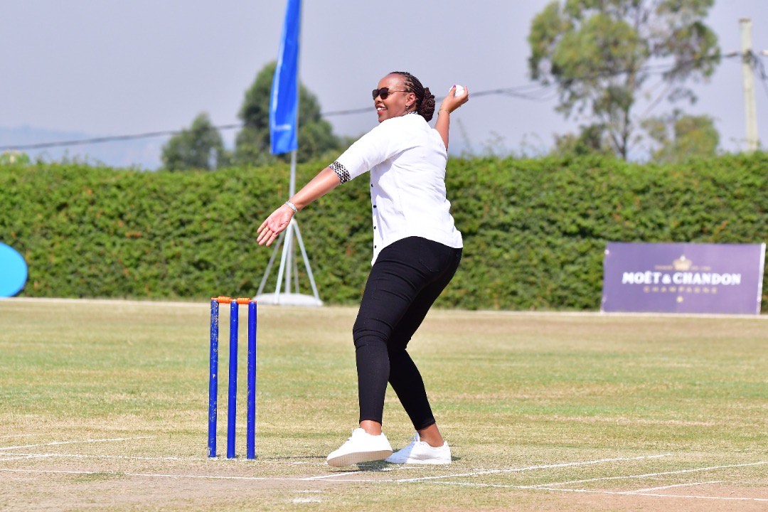 Minisitiri Munyangaju atangiza umukino yabaje kujugunya agapira (bowling)