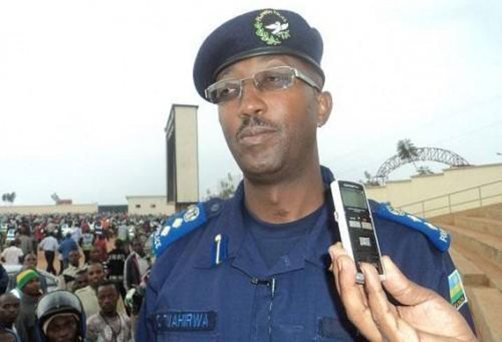 CSP Twahirwa avuga ko abatanga ruswa baba bashaka gukingira amakosa.