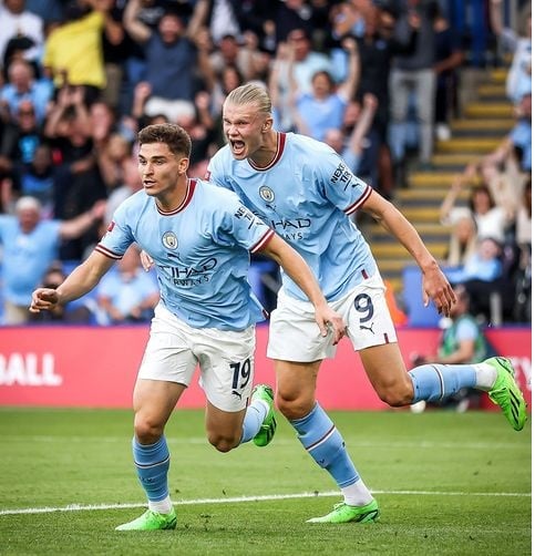 Erling Halland (9) witezweho byinshi muri Man City ariko utigaragaje muri uyu mukino afasha Julian Alvarez (19) watsinze igitego kucyishimira
