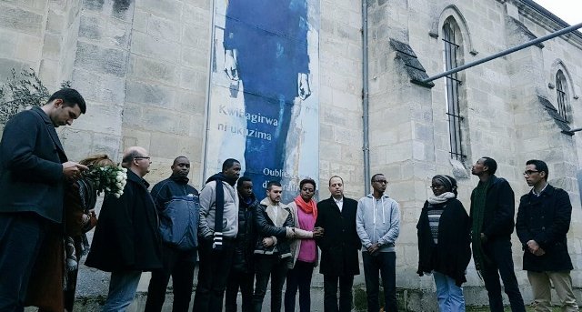 Mu rugendo barimo mu Burayi baboneyeho gusura Inzibutso zo mu Burayi Bakunamira Abatutsi bazize Jenoside yakorewe Abatutsi
