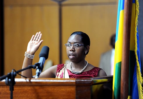 Aloysie Cyanzayire yarahiriye kuba umuvunyi mukuru.