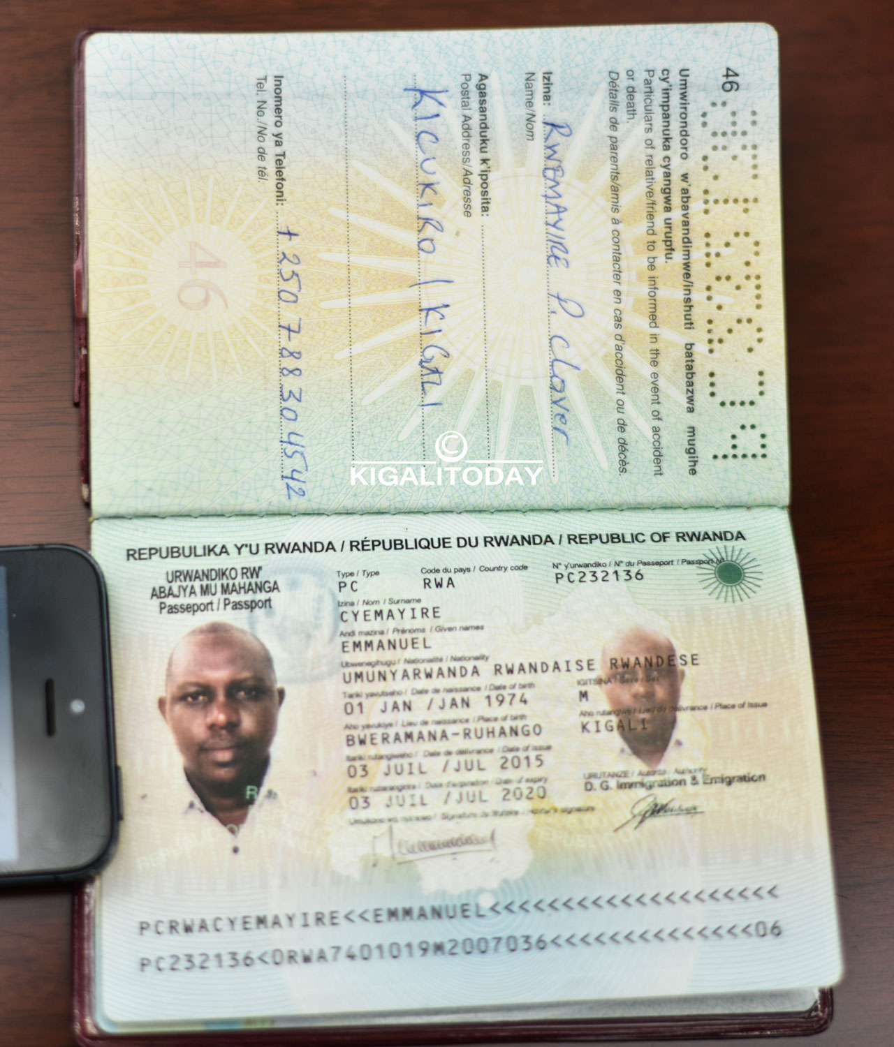 Yabanje gushinjwa kuba mu Bugande mu buryo butemewe n'amategeko kandi afite ibyangombwa byose. Iyi ni pasiporo ye
