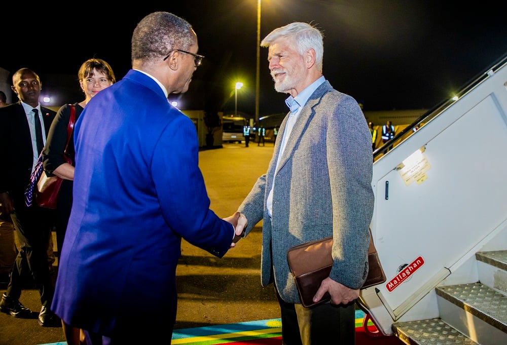 Perezida wa Repubulika ya Czech, Général Petr Pavel, yakiriwe na Minisitiri Dr. Vincent Biruta w'Ububanyi n'Amahanga