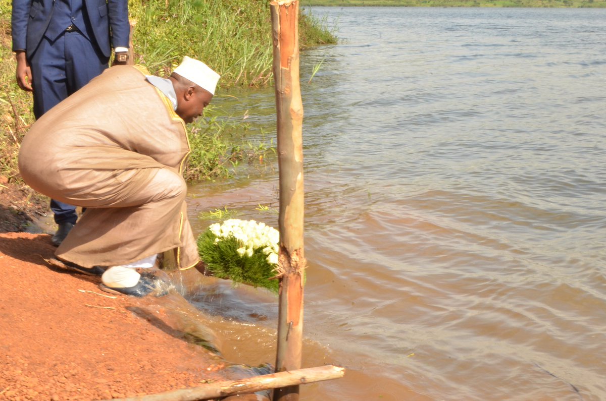 Bibutse kandi bunamira Abatutsi biciwe mu musigiti n'abajugunywe mu kiyaga cya Mugesera