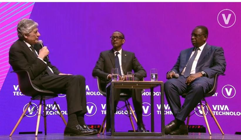 Uhereye ibumoso: Maurice Lévy, Perezida Kagame na Perezida Macky Sall